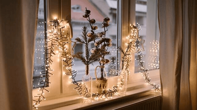 how to decorate a small living room for christmas - lights