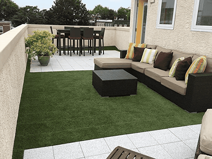 Install-artificial-lawn
