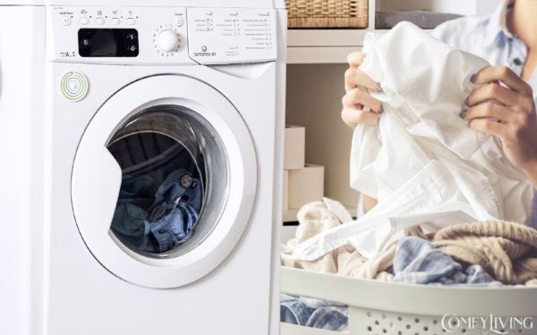 How to Get Grease Out of Clothes in a Washing Machine 